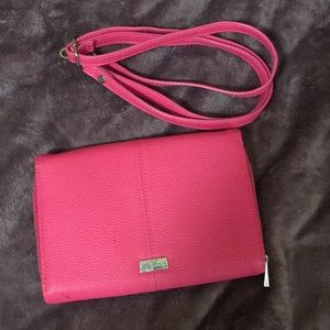 i’m selling a handbag with a removeable strap